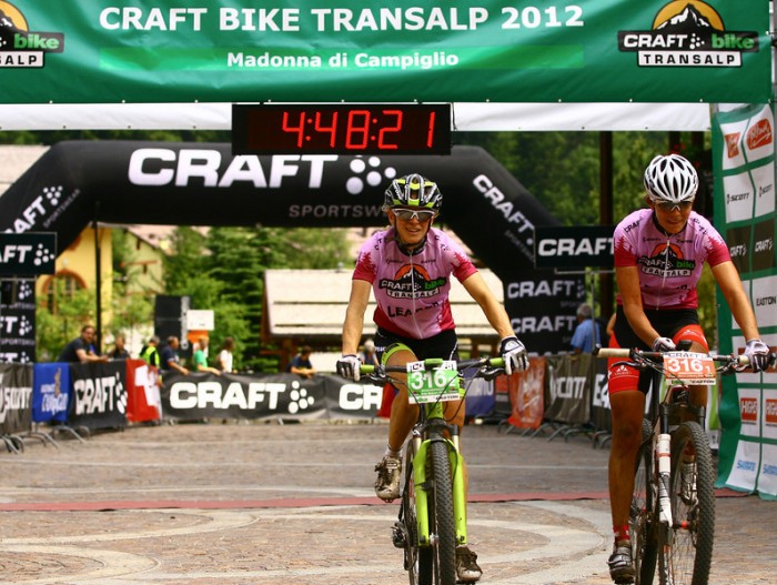 Stage winners of women category Sally Bigham (GBR), left and Milena Landtwing (SUI) of Centurion-Vaude/Topeak Ergon © Sportograf Stage winners of women category Sally Bigham (GBR), left and Milena Landtwing (SUI) of Centurion-Vaude/Topeak Ergon © Sportograf