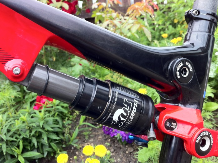 While the mounting position looks a bit odd, with the shock in the regular position, only a 500mL bottle can be run. While the mounting position looks a bit odd, with the shock in the regular position, only a 500mL bottle can be run.