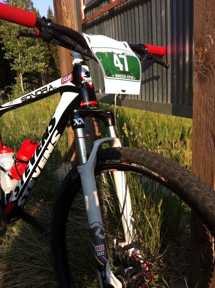 Precise steering with wide bars, a tapered steerer, 15mm thru-axle and a quality Kappius Hub built onto a NoTubes Arch rim.
