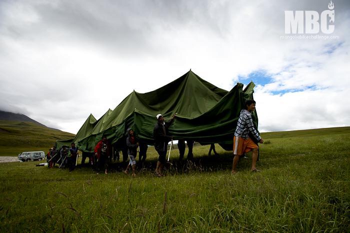 Mongolian support crew show off their tent construction skills. Photo: Margus Riga Mongolian support crew show off their tent construction skills. Photo: Margus Riga