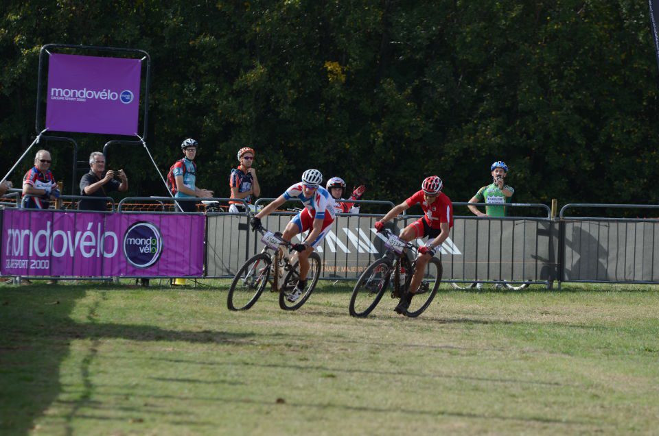 Kulhavy and Sauser come to the line at the Roc Marathon - Kulhavy took the win in a gentleman's agreement. Photo: ASO