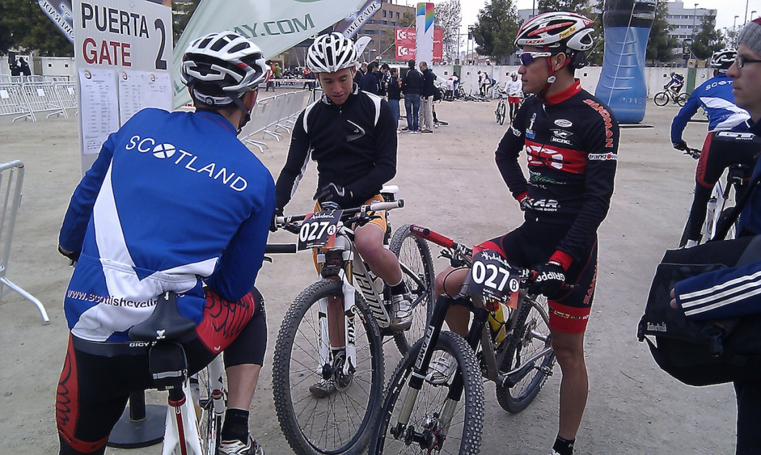 Matt Page and Milton Ramos trade tips with a Scottish rider in Cordoba