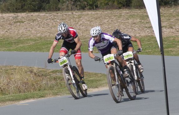 XCM Series leader Shaun Lewis takes yet another win on the Stromlo crit circuit. Photo: Lisa Harden