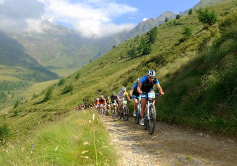 Riders head for the sky on stage 7 © Sportograf