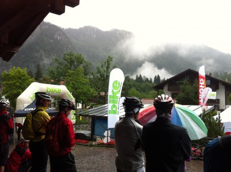 Cautiousness under thunderous skies in Oberammagau
