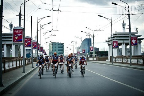 The race heads out of Ulaan Baatar. Photo: Margus Riga
