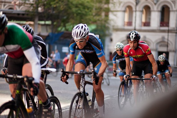 Crit racing round Smithfield Market in central London