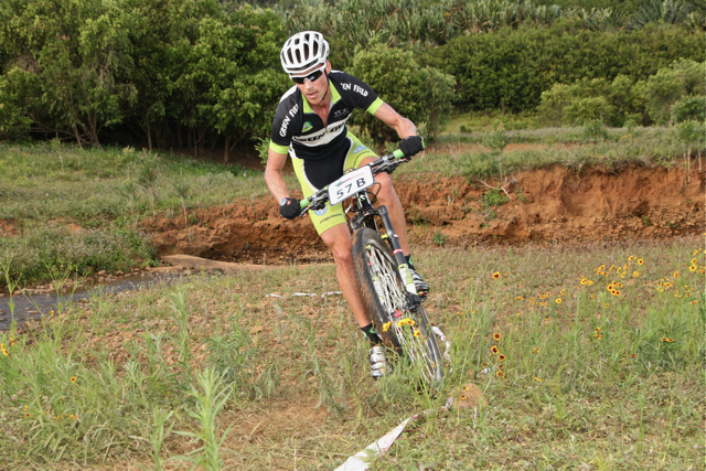 Ben Melt Swanepoel, half of the eventually winning GreenField Team, in action in the prologue; photo Pascal Mamet