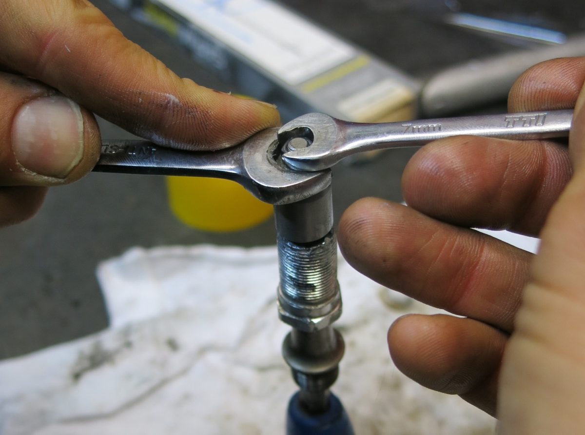 installing shimano pedals